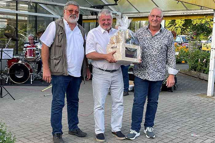 Bürgermeister Peter Mühle mit Marc Maas vom Partnerschaftsausschuss der Partnergemeinde Kehlen in Luxemburg (links) und Harald Assfalg, Vorstand Kulturkreis Meckenbeuren e. V. (rechts) Bürgermeister Peter Mühle mit Marc Maas vom Partnerschaftsausschuss der Partnergemeinde Kehlen in Luxemburg (links) und Harald Assfalg, Vorstand Kulturkreis Meckenbeuren e. V. (rechts)