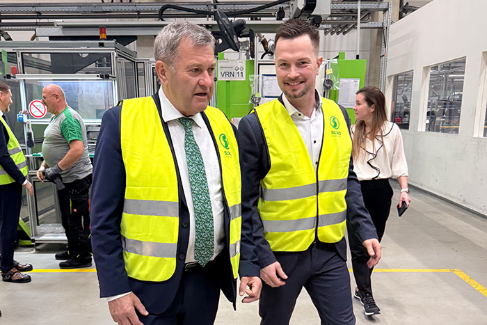 Besuch der Produktionshalle von Siliko 