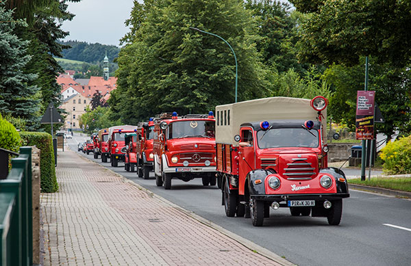 Ausfahrt der Feuerwehrfahrzeuge 